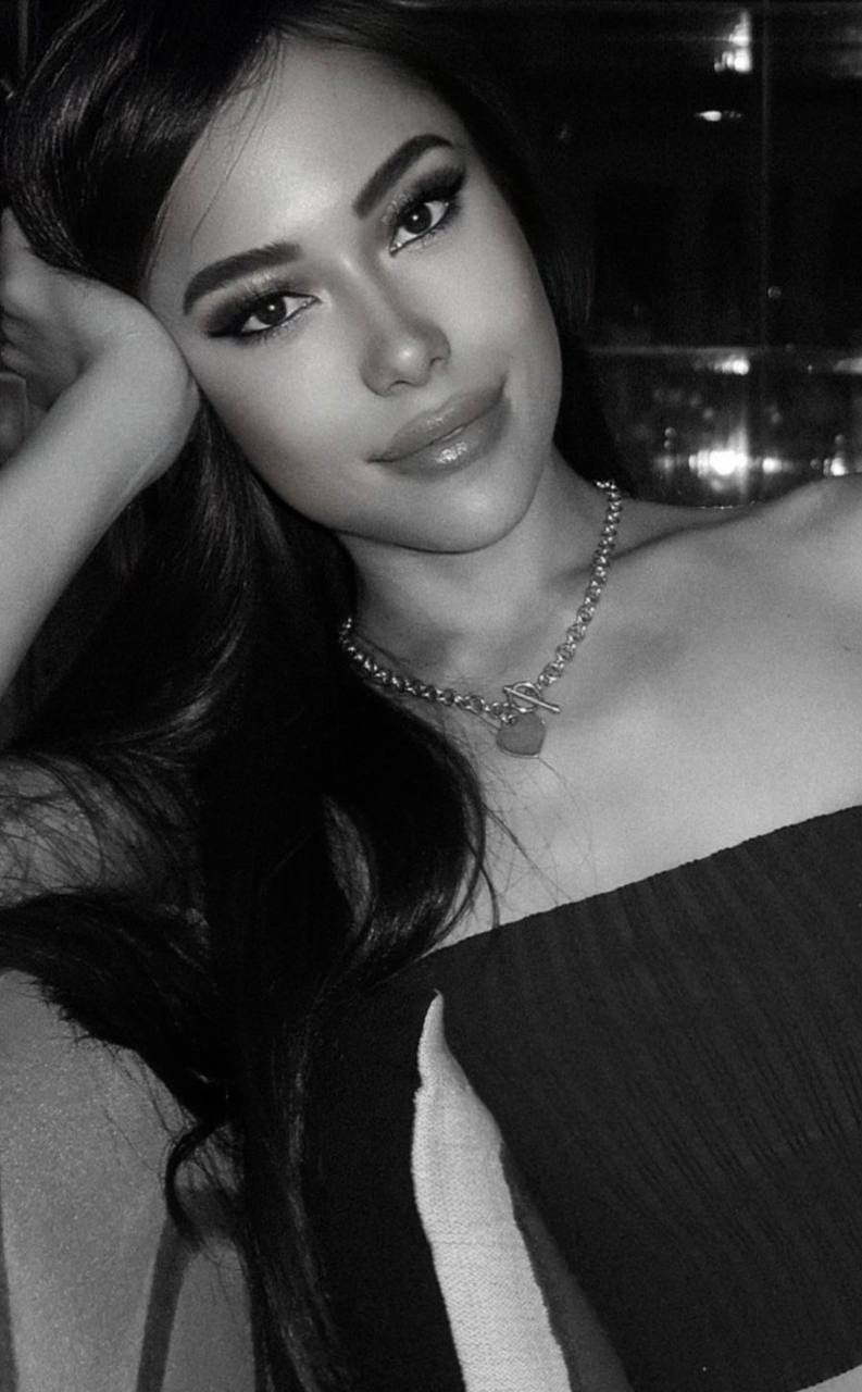 Black and white close-up portrait of a beautiful brunette fashion model with flawless makeup, luxury beauty photography, elegant female portrait, soft lighting, high-end editorial style