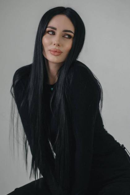 Azaria — escort model, DIFC