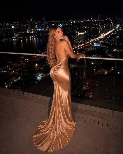 Maya — escort model, Bur Dubai